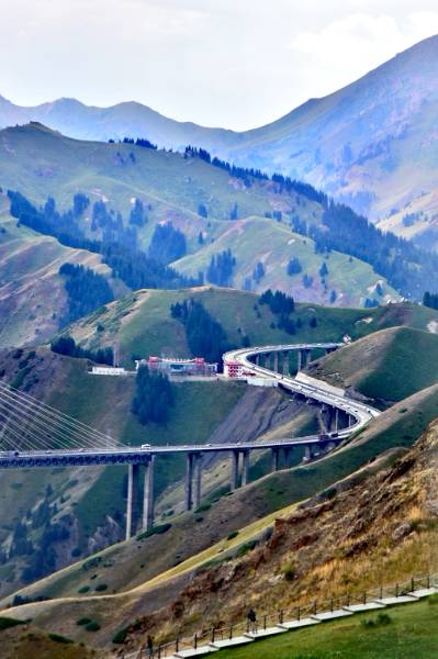 新疆果子沟大桥