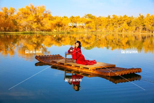 筏渡秋湖红衣梦