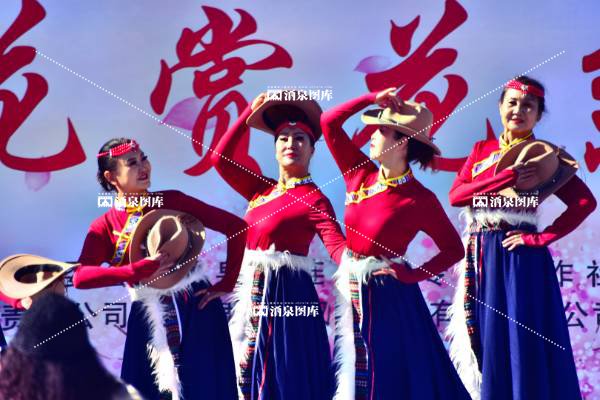 《杏花节风姿》