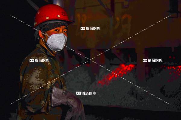 生产一线的‘红‘帽子