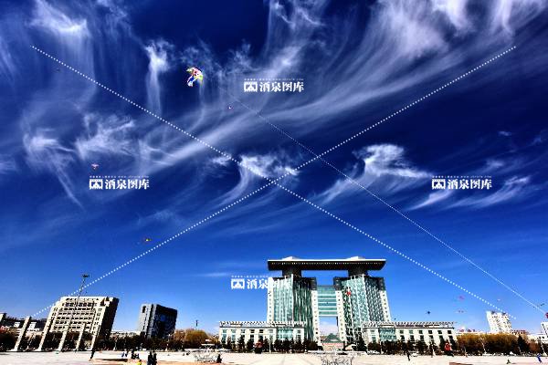 祥云缭绕 的市政大楼