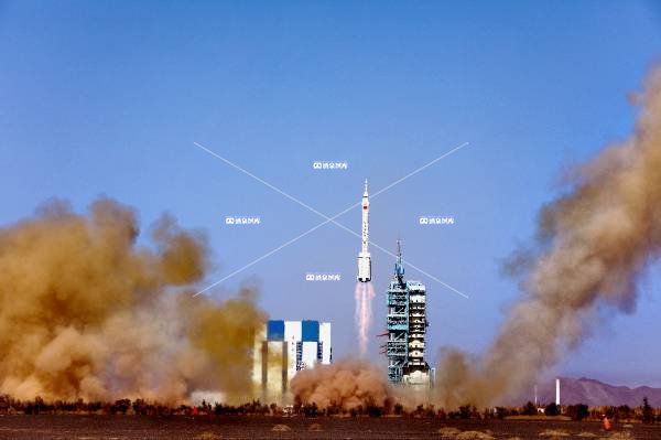 圆梦酒泉，飞翔苍穹