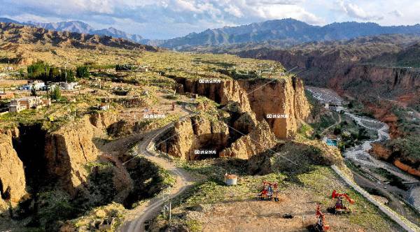 玉门石油河大峡谷（二）