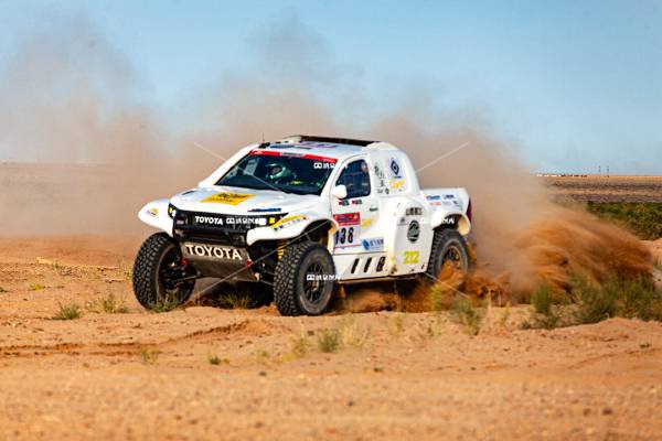 汽车越野拉力赛